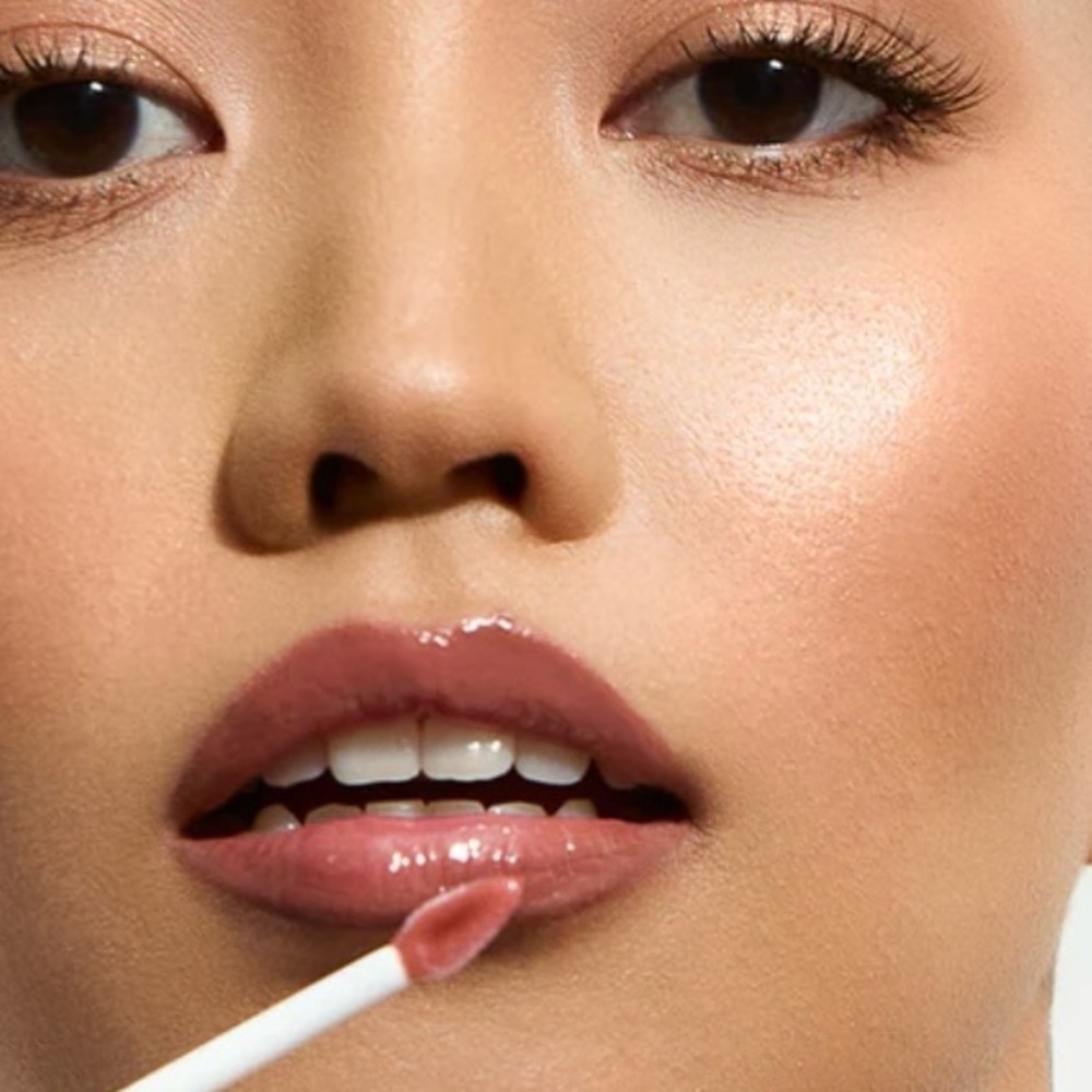 GIVE THEM LALA Beauty Matte & Moisture 2 in 1 Lip Duo Wand In Birthday Suit